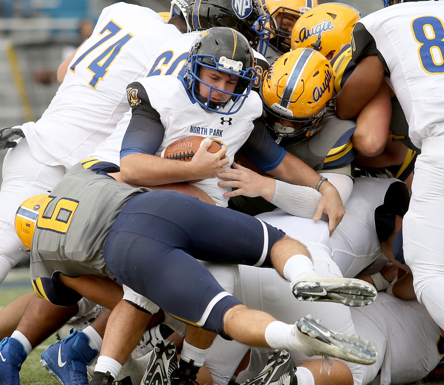 101919-mda-spt-augie-football-013